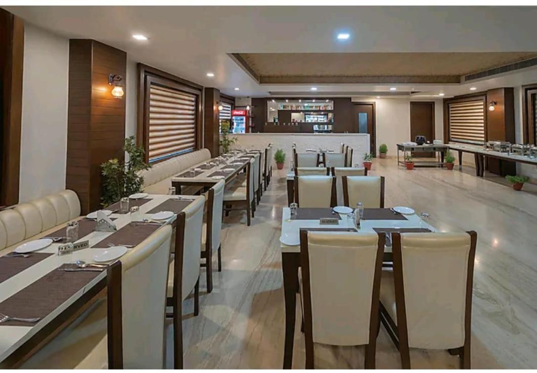 Hotel Agra Grande By Goyal Hoteliers Экстерьер фото
